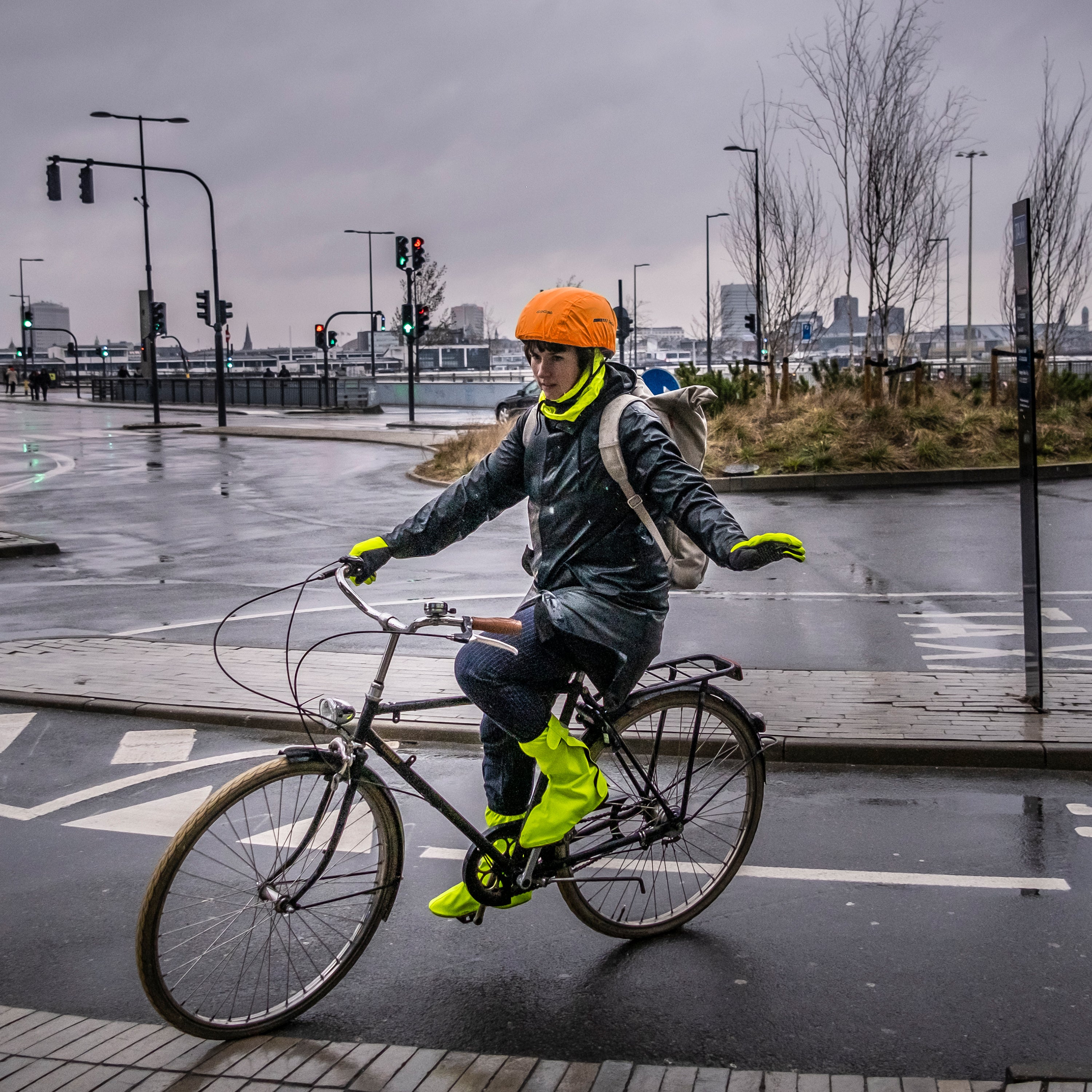 gripgrab-ride-helm-berzug-wasserdicht-orange-hi-vis image 5