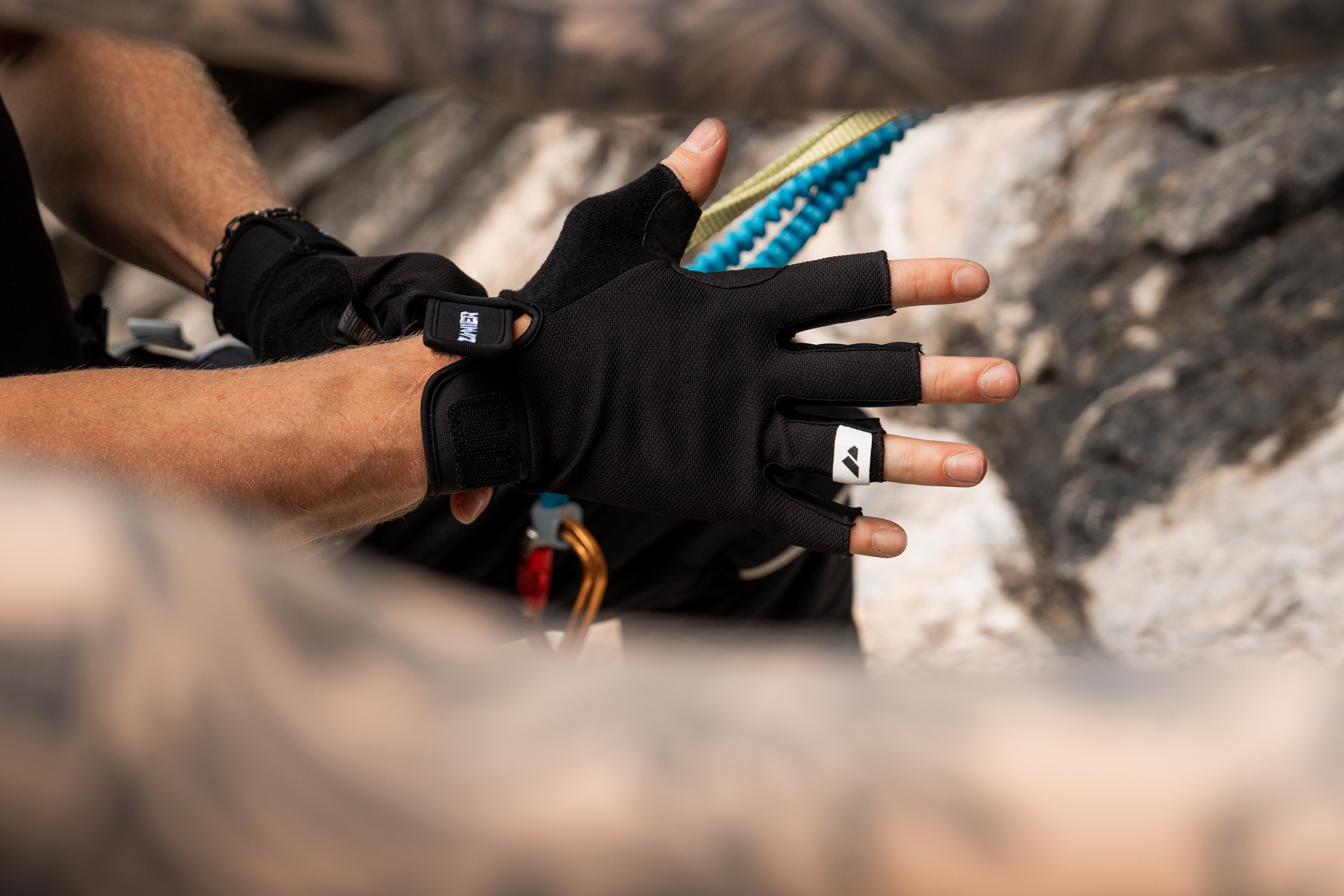 zanier-roter-turm-klettersteig-handschuhe-schwarz-leder image 6